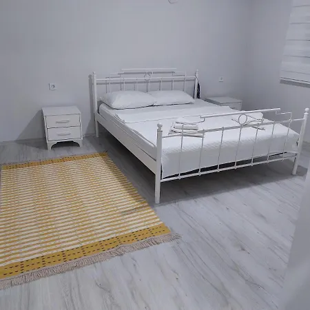 Apolin House * מוגלה